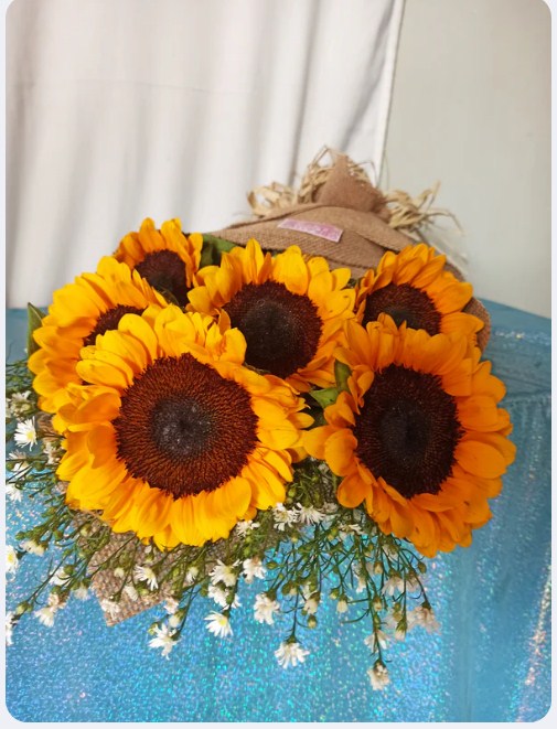 Sunflower – 6 & Minimalist Bouquet