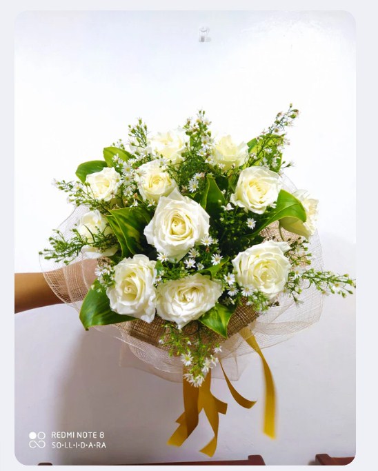 18 Stems Fairy White